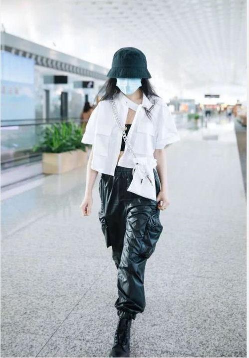 夏日女明星私服穿搭,时尚与舒适的完美融合