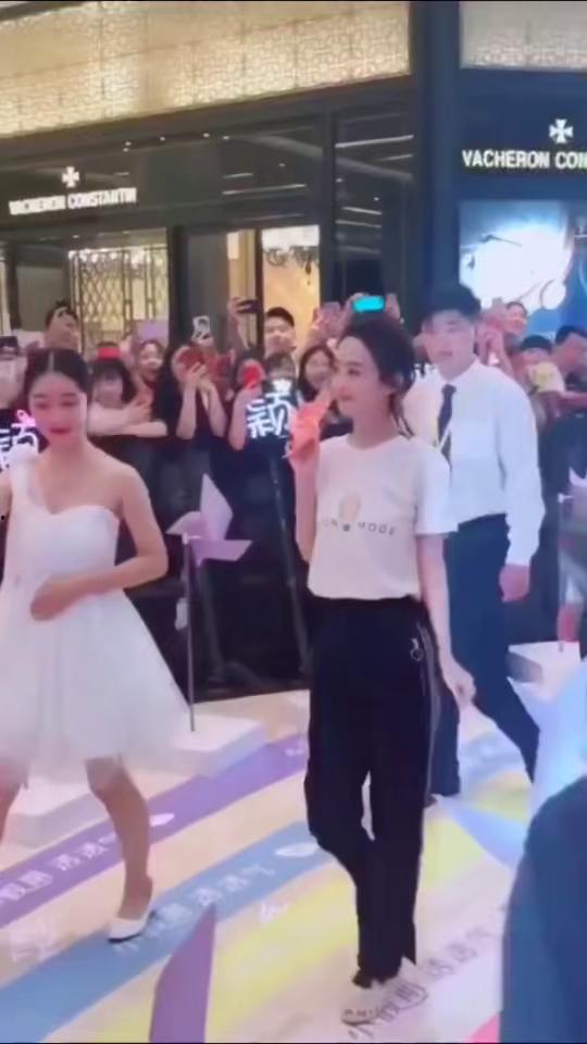 明星欢迎视频,璀璨星光闪耀瞬间