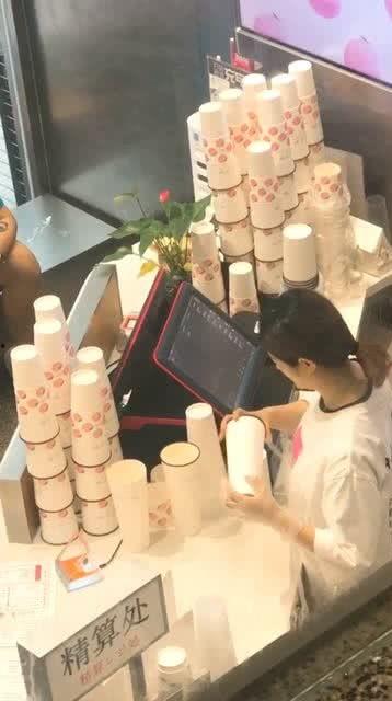 网红奶茶杯的制作过程,从创意到成品，揭秘制作全过程