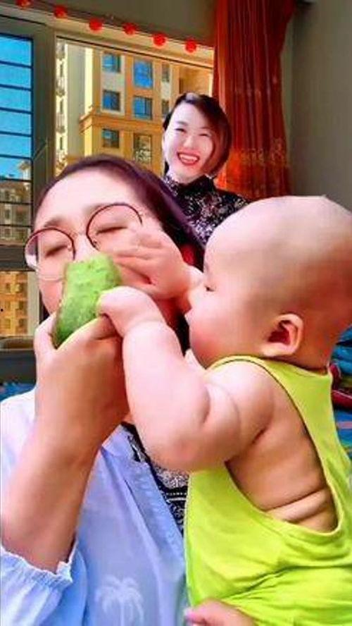 吃瓜萌娃视频素材,童趣盎然，欢乐无限