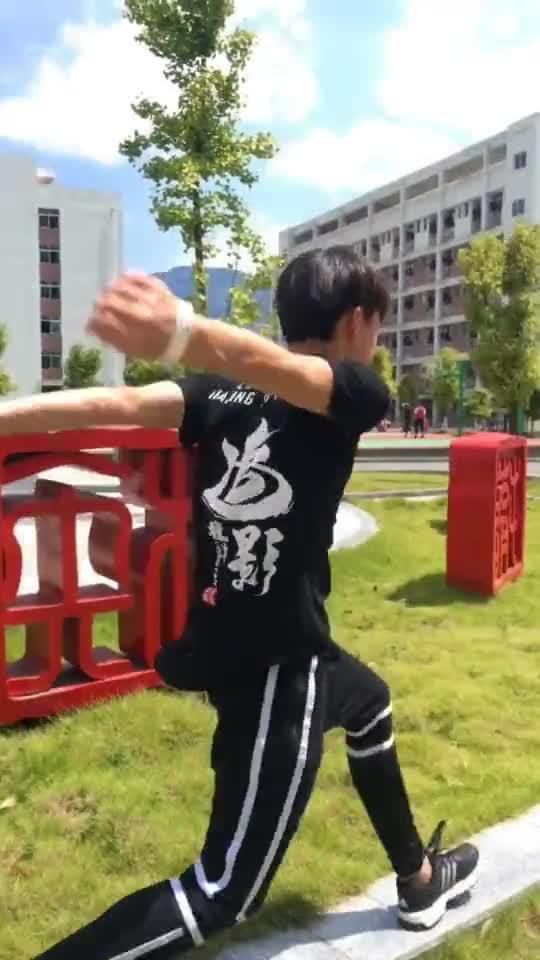 学校跑酷的明星,飞跃青春的极限舞者