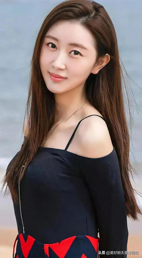 头条绝色嫩模,揭开娱乐圈的青春魅力面纱